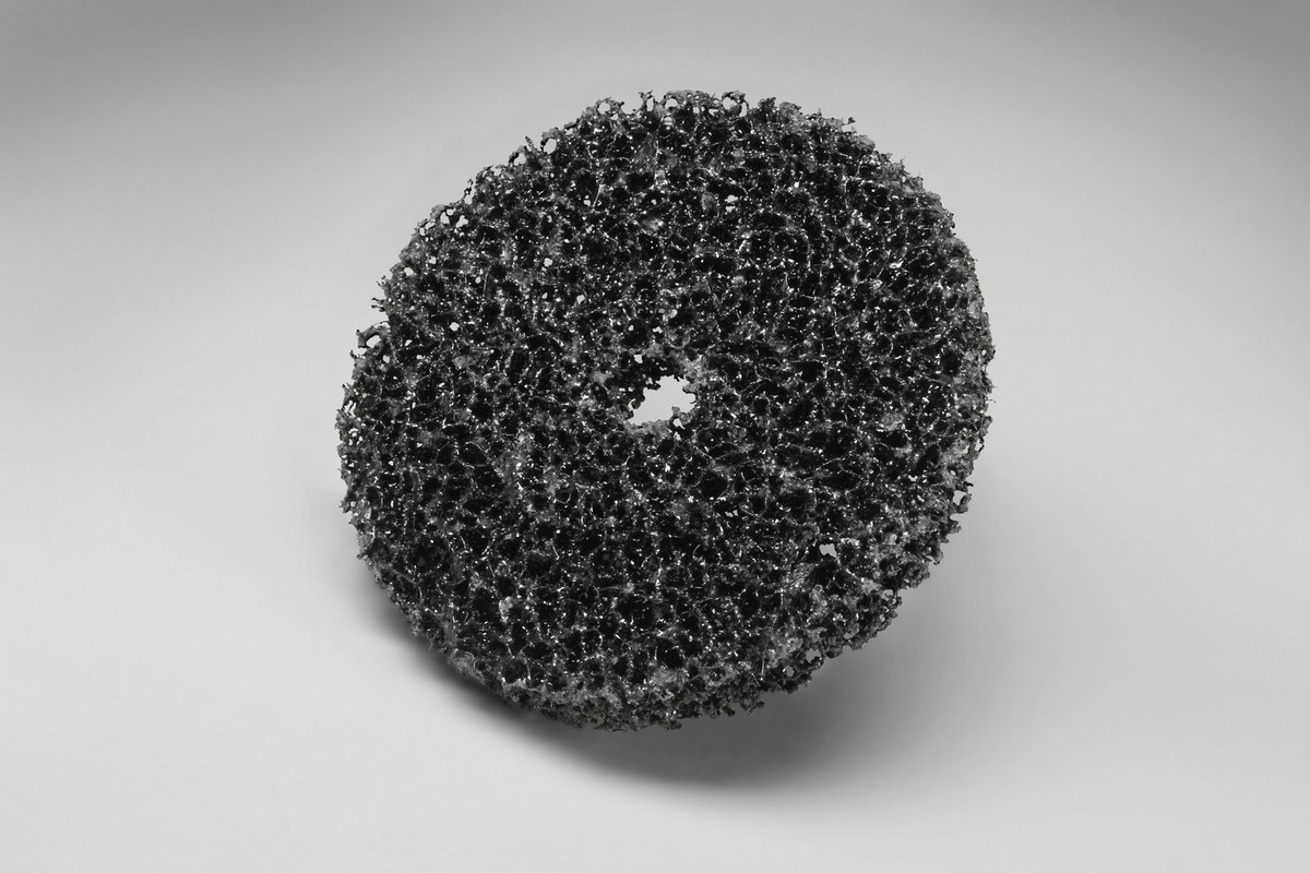 3M Scotch-Brite CS-DC Silicon Carbide Deburring Disc - Very Coarse Grade - Arbor Attachment - 2 in Diameter - 1/2 in Center Hole - 19655