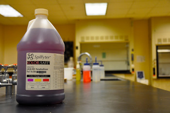 Spilfyter Kolor-Safe 1 gal Liquid Neutralizer for Acids - Jug - 810042-42277
