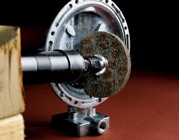 3M Scotch-Brite ST-UW Unitized Aluminum Oxide Medium Deburring Wheel - Fine Grade - Arbor Attachment - 1 in Diameter - 3/16 in Center Hole - 1 in Thickness - 13066