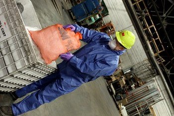 3M 4515 Blue Medium SMS Polypropylene Disposable General Purpose & Work Coveralls - Fits 36 to 39 in Chest - 046719-46726