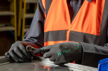 Ansell HyFlex Aerofit 11584 Grey 5 Work Gloves - Aerospace, Machinery and Equipment, Metal fabrication, Automotive, Food Processing Grade - A6 Cut Resistance - Nitrile Foam Palm & Fingers Coating - 11584050