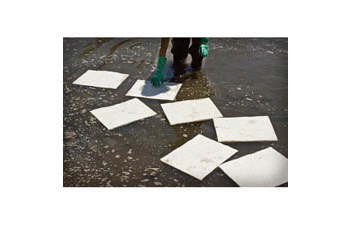 Brady Maxx White Polypropylene 50 gal Absorbent Pad 107702 - 30 in Width - 30 in Length - 662706-12064